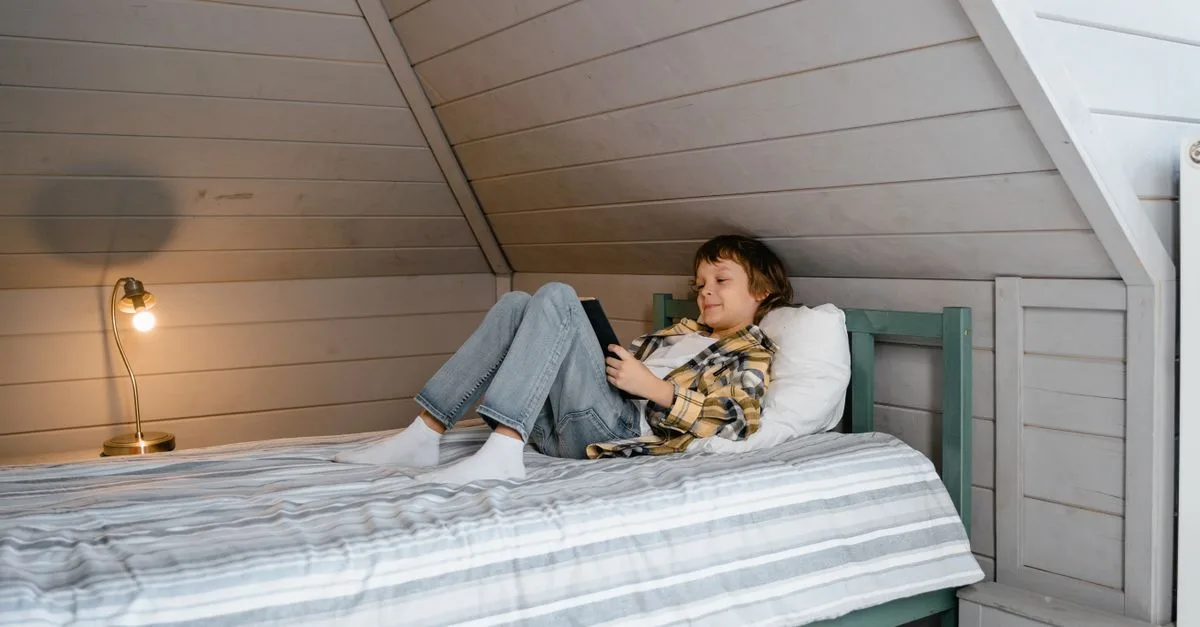 découvrez nos solutions d'aménagement de combles pour optimiser votre espace de vie avec une conversion de grenier professionnelle et personnalisée.