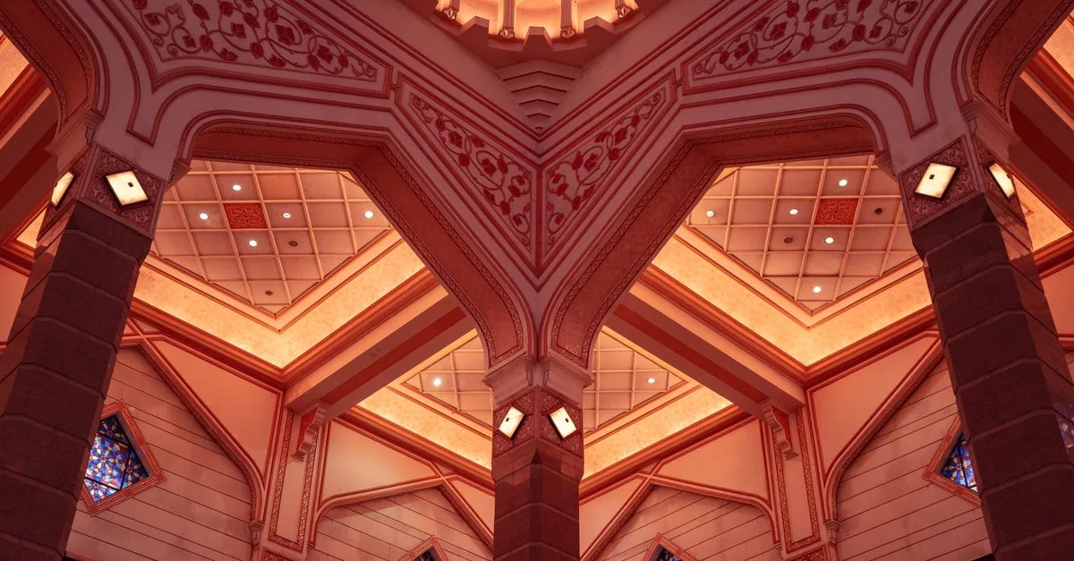 découvrez nos solutions de plafond décoratif en plaques de plâtre pour une finition élégante et personnalisée, alliant style et fonctionnalité.