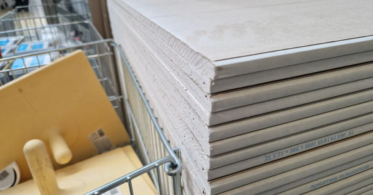 installation de plafonds en plaques de plâtre : services professionnels pour un rendu impeccable et durable.