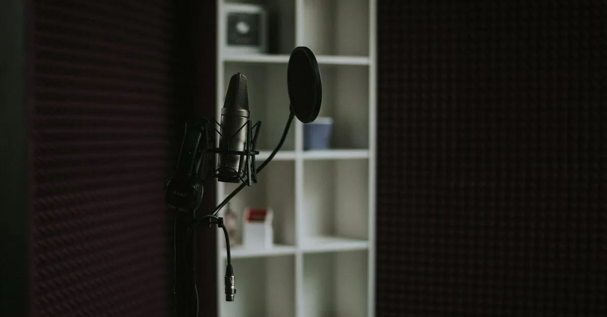 découvrez nos solutions efficaces d'insonorisation pour réduire les nuisances sonores et améliorer le confort acoustique de votre intérieur.